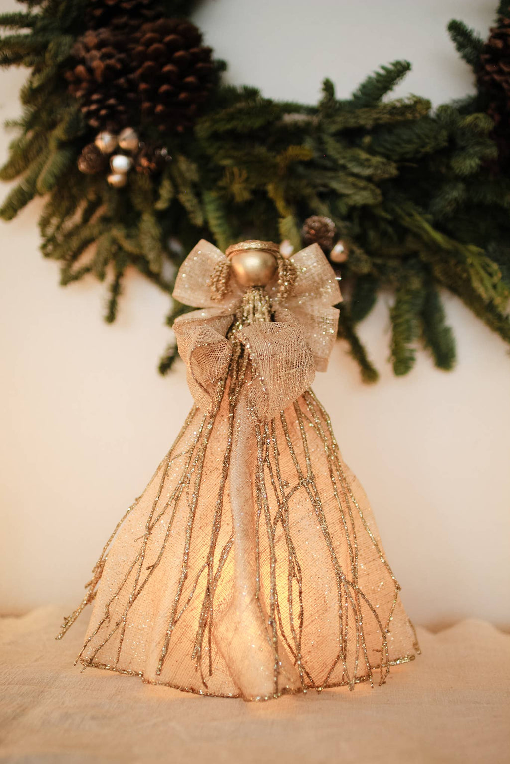 Sinamay/Twig Angel, Baumspitze, 30,5 cm, goldfarben