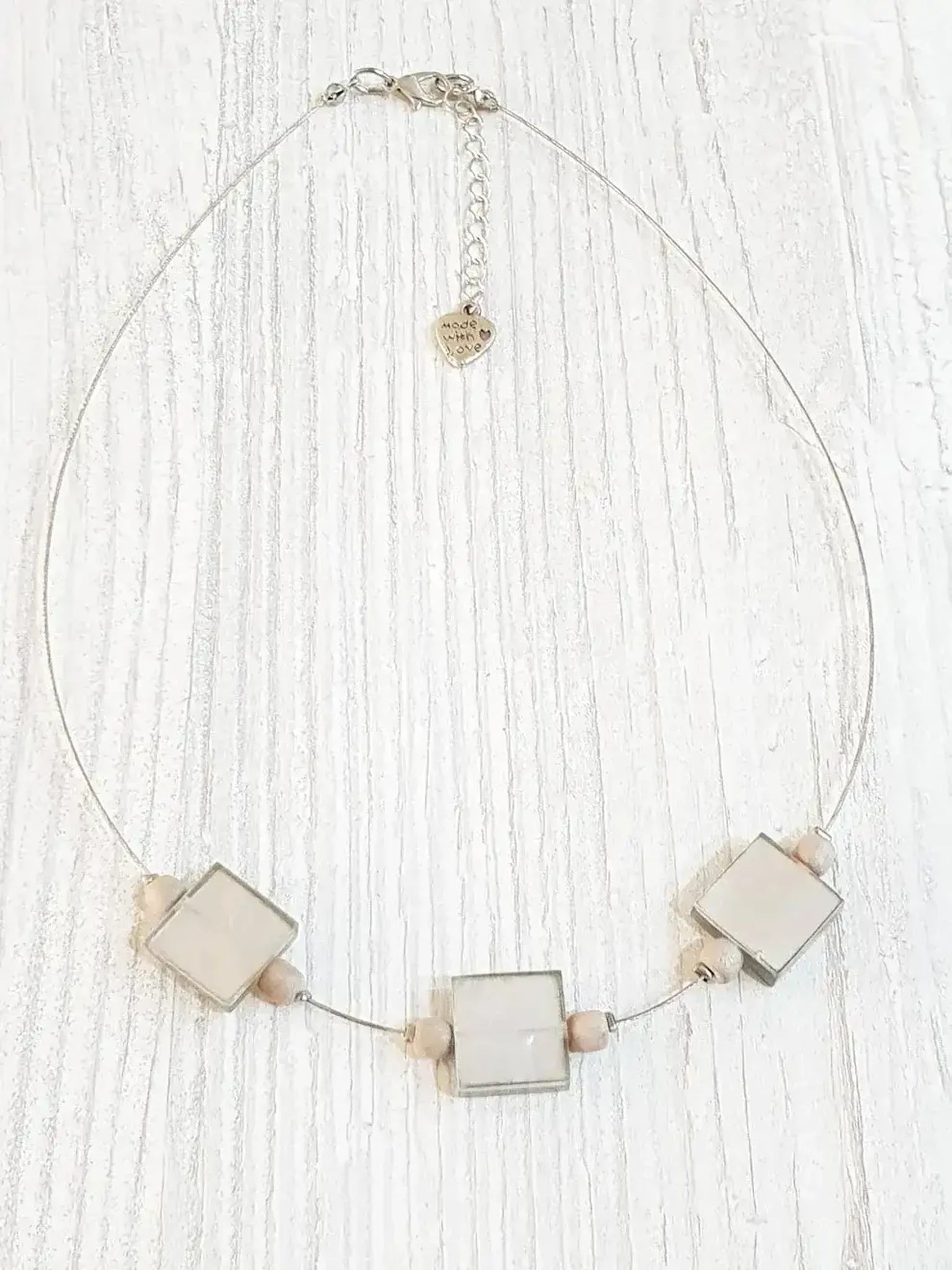 Capiz necklace short light grey / pendant 15mm / BG-1125