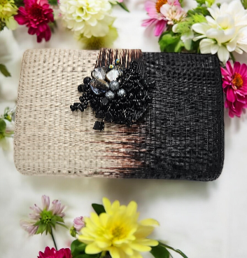 Clutch with beads Buri