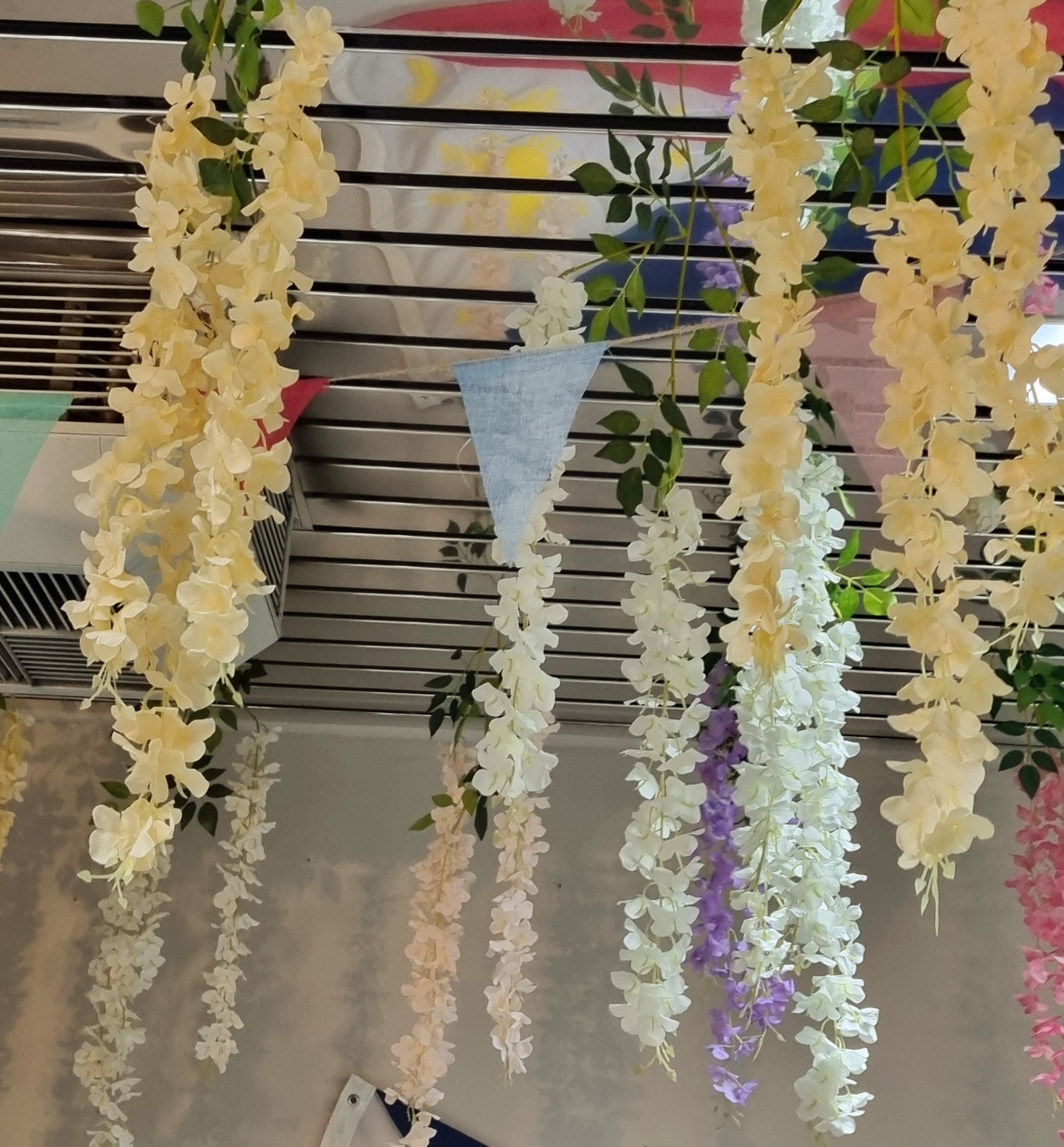 Deco Flowers: hanging wisteria different colors